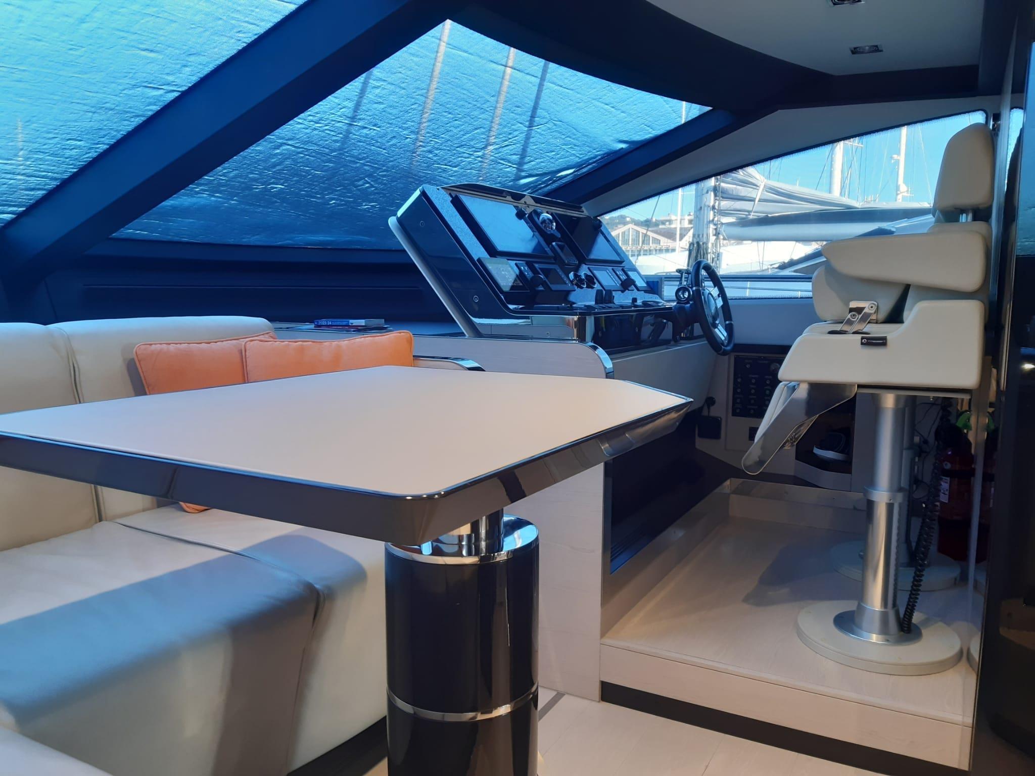2015 AZIMUT  80' 